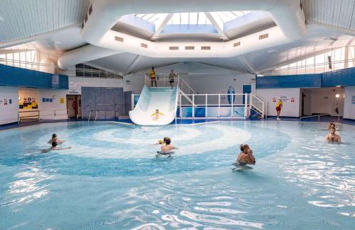 Hamworthy Ski Chalet | Seaside 8-Person Caravan at Rockley Park