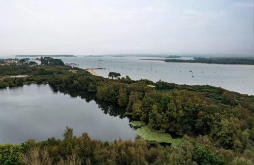 Hamworthy Ski Chalet | Seaside 8-Person Caravan at Rockley Park