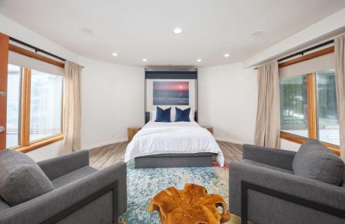 El Granada Villa | Seaside Art Gallery Loft Inspire Your Creativity with Breathtaking Views!