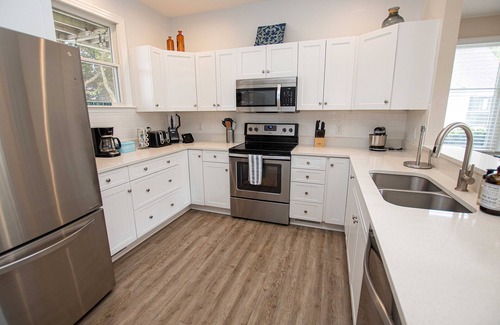 Corolla Cottage | Seaside Cottage OBX; 4 bedroom, 3 bath, private pool, hot tub, & pet friendly!