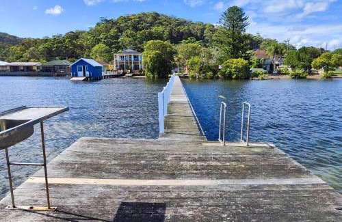 Tascott House | Seaside Cottage with Jetty