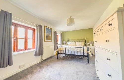 Kewstoke House | Seaside-Dog Friendly-Country Cottage-w log burner