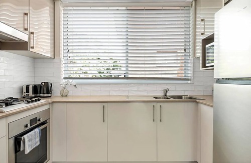 Dee Why Apartment | Seaside Escape Private Balcony BBQ