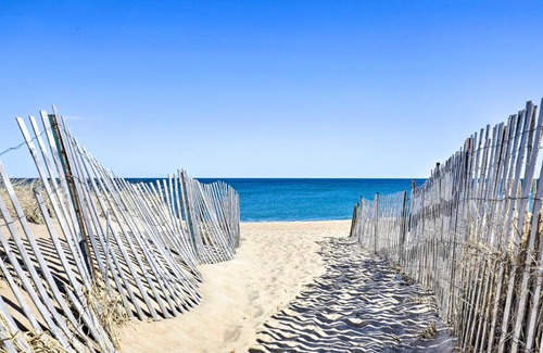 Salisbury Beach Apartment | Seaside Escape with Porch and Direct Beach Access