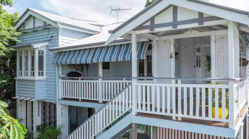 Wynnum House | SEASIDE HAVEN Luxe Four BR Oasis with Plunge Pool
