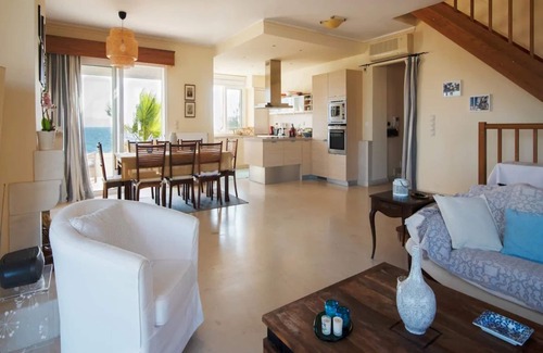 Kontos Villa | Seaside Luxury Villa & Pool