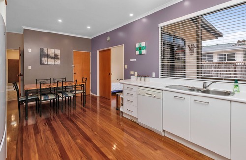 Cable Bay House | Seaside on Stratford - Cable Bay Holiday Home