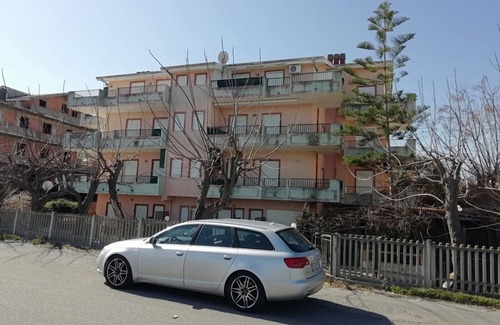 Crucoli House | seaside room on the seafront just 50m from the beach