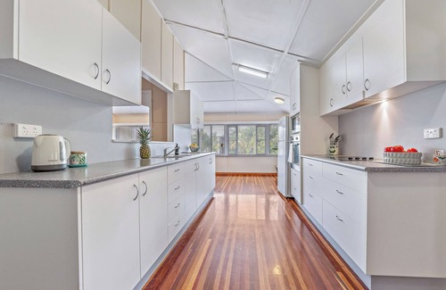 Cannonvale House | Seaside Sea Shanty - Pet Friendly