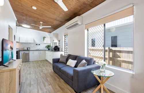 Machans Beach House | Seaside Serenity: Modern Cottage with Spa