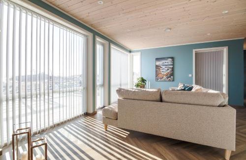 Henningsvaer House | Seaside Villa in Henningsvær