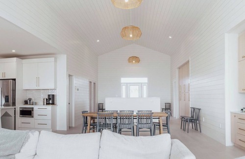 Little Pond House | Seasmoke Beachhouse with Private Beach Access
