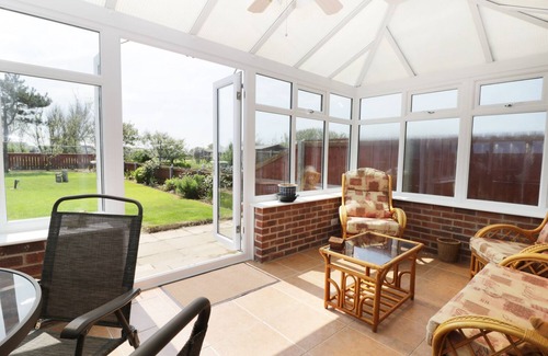 Withernsea House | SEASPRAY, pet friendly, country holiday cottage in Withernsea