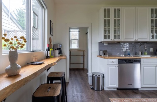 Ballard House | Seattle/Ballard Modern 2 bedroom home, close to all Seattle tourist attractions!