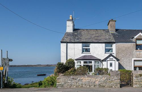 Caergeiliog House | Seaview