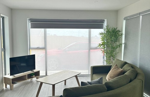 Hillsborough House | Seaviews central with Airport Proximity"