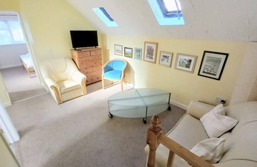 Goodwick Cabin | Secluded 2 Bed Lodge in coastal village Goodwick