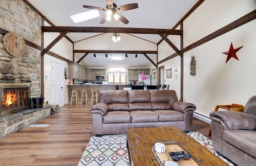 Effort House | Secluded 4 BR-Heated Pool/Hot Tub/Game Room/Fishing Pond/Huge Deck/Fire Pit!