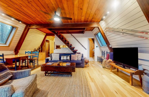 East Jamaica House | Secluded A-frame home near Mt. Snow and Stratton Ski with wood stove & streaming