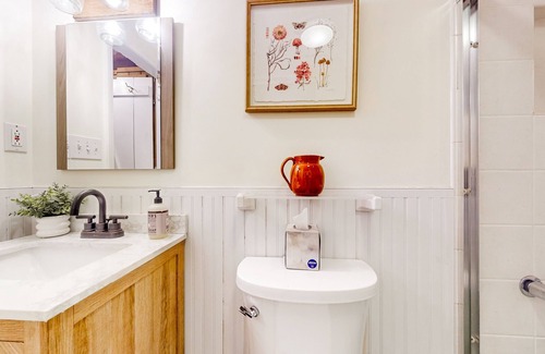East Jamaica House | Secluded A-frame home near Mt. Snow and Stratton Ski with wood stove & streaming