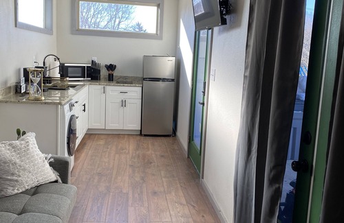Hatfield Cabin | Secluded Backcountry Container|Hot Tub & King Bed