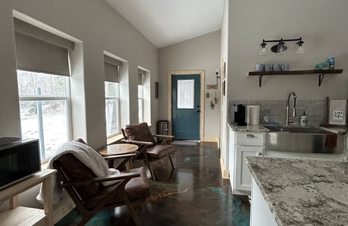 Dogwood Cabin | Secluded cabin- 10 private acres- fiber internet- minutes from Lake Bob Sandlin