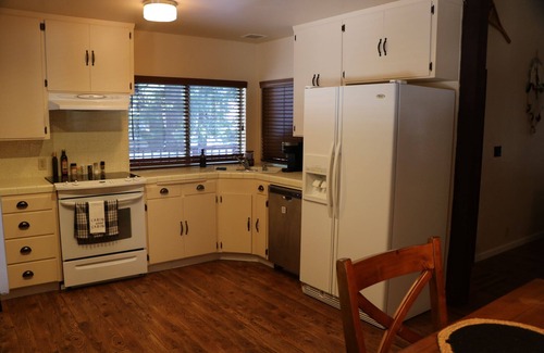 Sierra Cedars Cabin | Secluded Cabin at Shaver Lake – Quiet, Private & Pet-Friendly