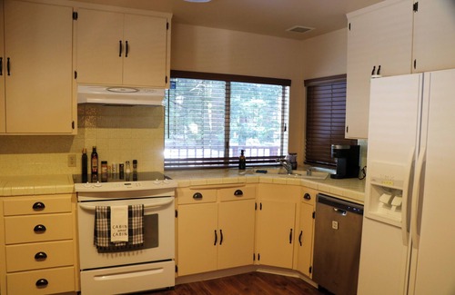 Sierra Cedars Cabin | Secluded Cabin at Shaver Lake – Quiet, Private & Pet-Friendly