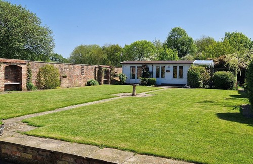 Storwood Cabin | Secluded Cabin Close to the Yorkshire Wolds on old Railway Line