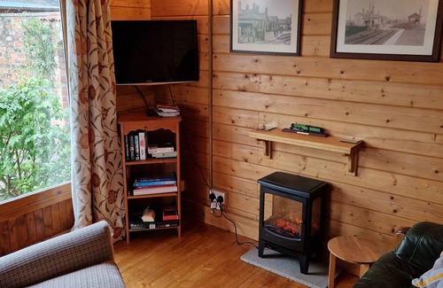 Storwood Cabin | Secluded Cabin Close to the Yorkshire Wolds on old Railway Line