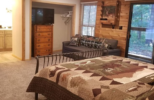 Greenfield Cabin | Secluded Cabin Getaway with Firepit
