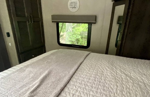 Houston House | Secluded Camper in the woods with swimming fishing pond