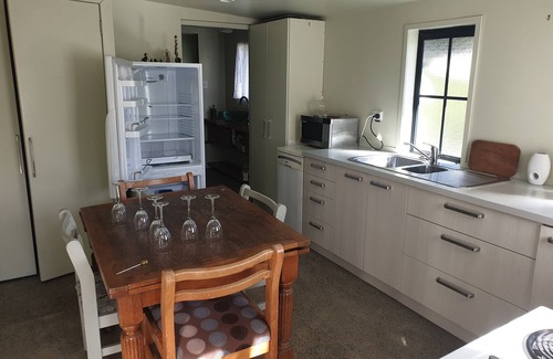 Tuateawa Cottage | Secluded Cottage in bush and garden setting and close to the sea