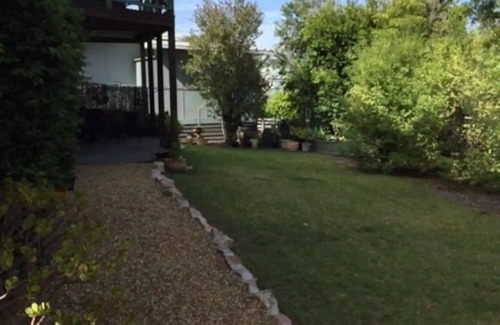 Metung Apartment | Secluded Garden Studio close to village and lakes