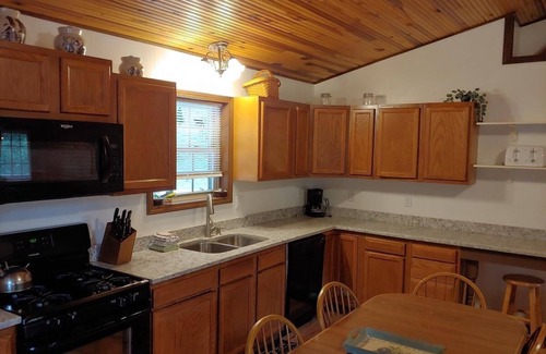 Primrose Cabin | Secluded, Great View! Hot Tub, Wood Fireplace, Screened in Porch, Arcade Games.
