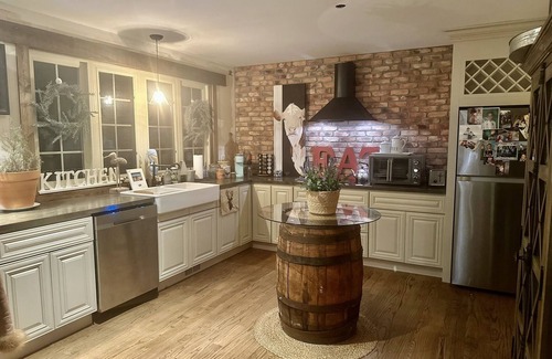 Putnam House | Secluded Lake front house with private beach