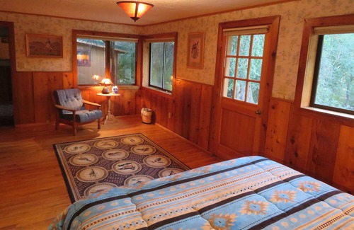 Kimberly House | Secluded lodge near John Day River. Hike, bike, fishing, views.