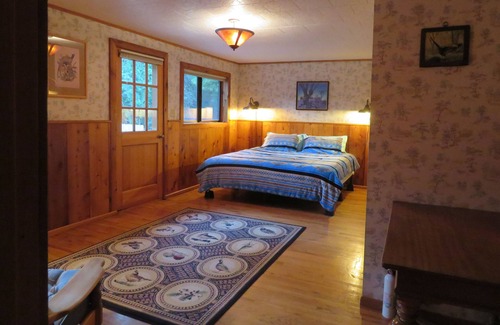 Kimberly House | Secluded lodge near John Day River. Hike, bike, fishing, views.