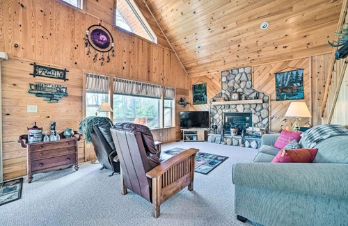 Hawks House | Secluded Lost Lake Cottage with Spacious Loft!