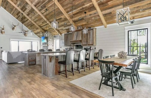 Farmerville House | Secluded Luxury Lake House on Lake D'arbonne: Firepit, Kayaks & More