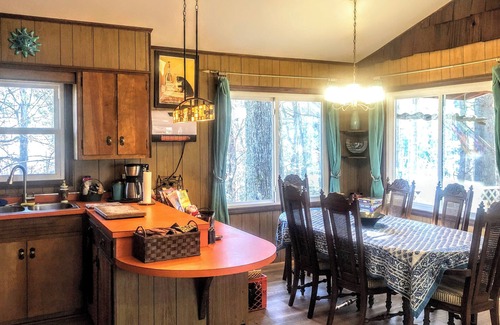 Jefferson House | Secluded mountain hideaway w/hot tub. Close to town and pet-friendly!