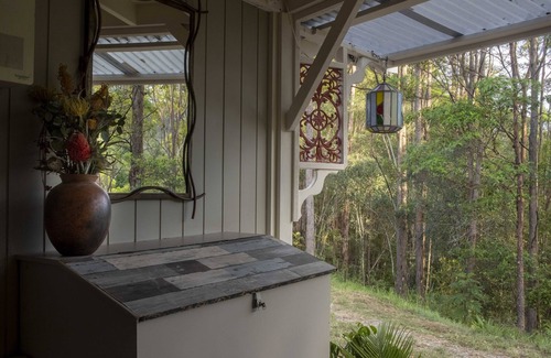 Dunbible House | Secluded Rural Oasis: Misty Mornings and Expansive, Far Mountain Views