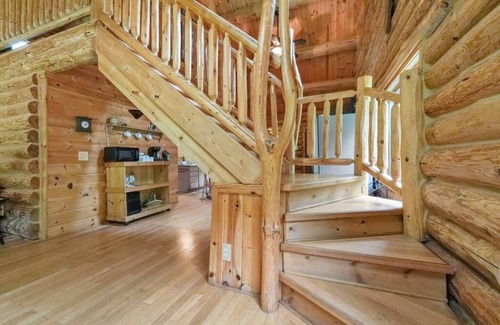 Evart Cabin | Secluded | Sauna, Fire Pit & 20 Acres of Trails
