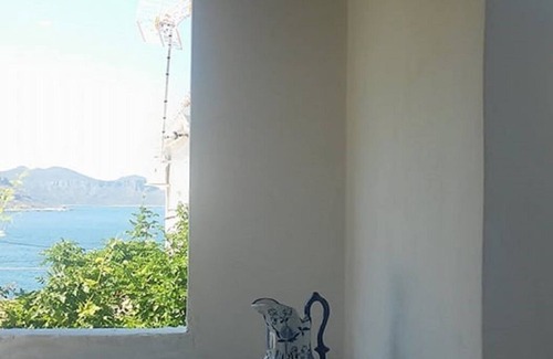 Voia House | Secluded Seaview Greek House, Walking distance to Beaches. Perfect for Families