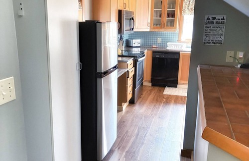 James Creek Cabin | Secluded/Spacious Cabin with 5 BR, 5 min to resort