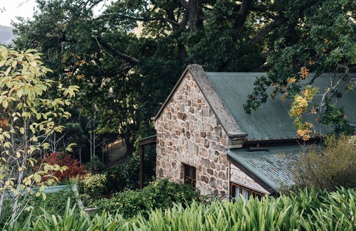 Basket Range Cabin | Secluded Stone Cottage perfect for Couples Escape