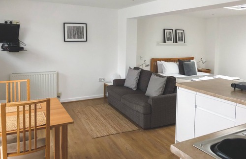 Bridport House | Secluded Studio Annex With Hillside Garden Sea & Country Views Close to Beaches