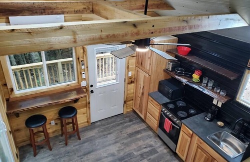 Rogers Cabin | Secluded Tiny House with Hot Tub