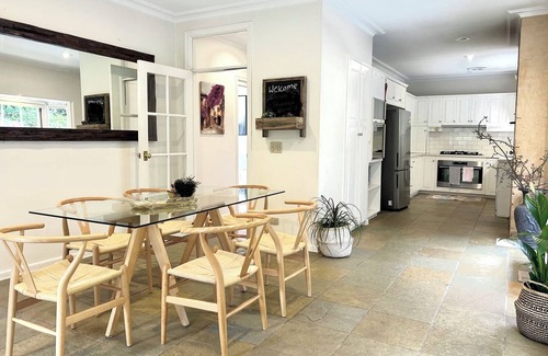 Mount Dandenong House | Secluded Villa with Lush Gardens, Spa & Fireplace
