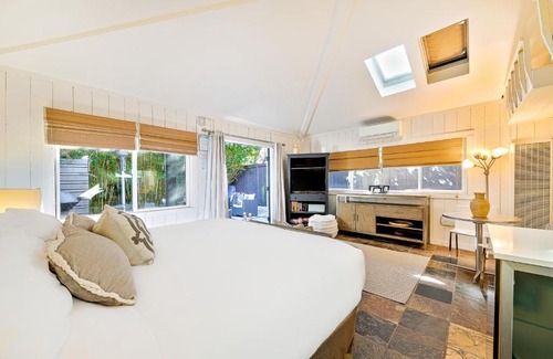 Beach Barber Tract Hotel | Secluded Windansea Beach Rental Cottage